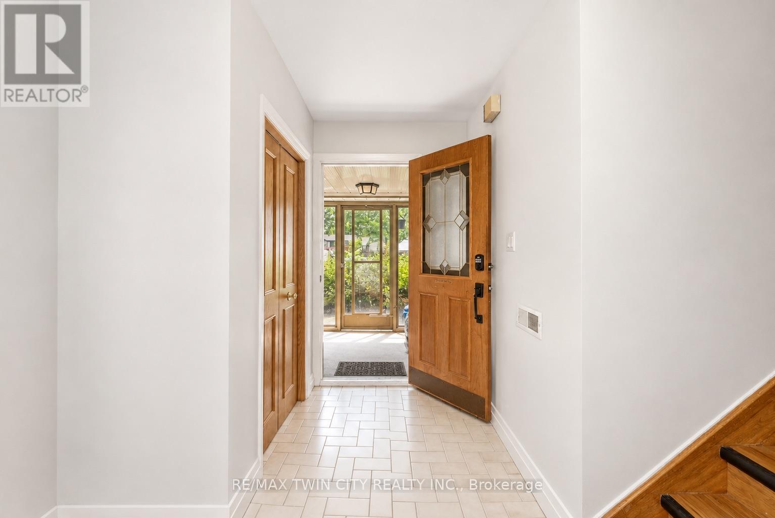 58 TUPPER CRESCENT — photo 3