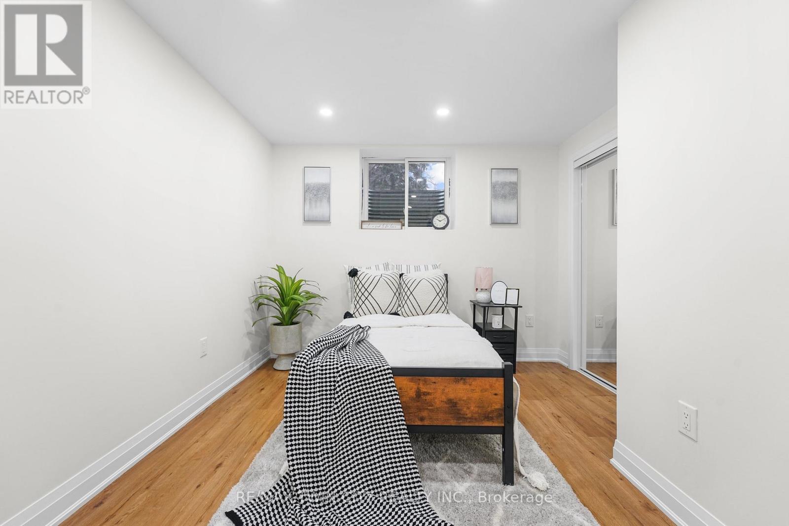 58 TUPPER CRESCENT - Image 34