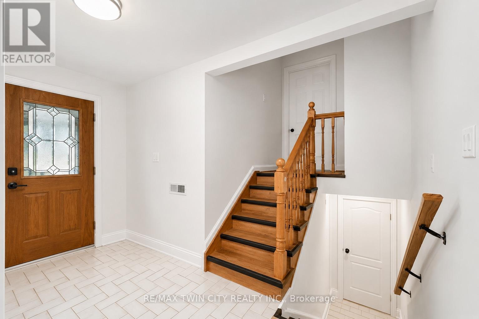 58 TUPPER CRESCENT - Image 4
