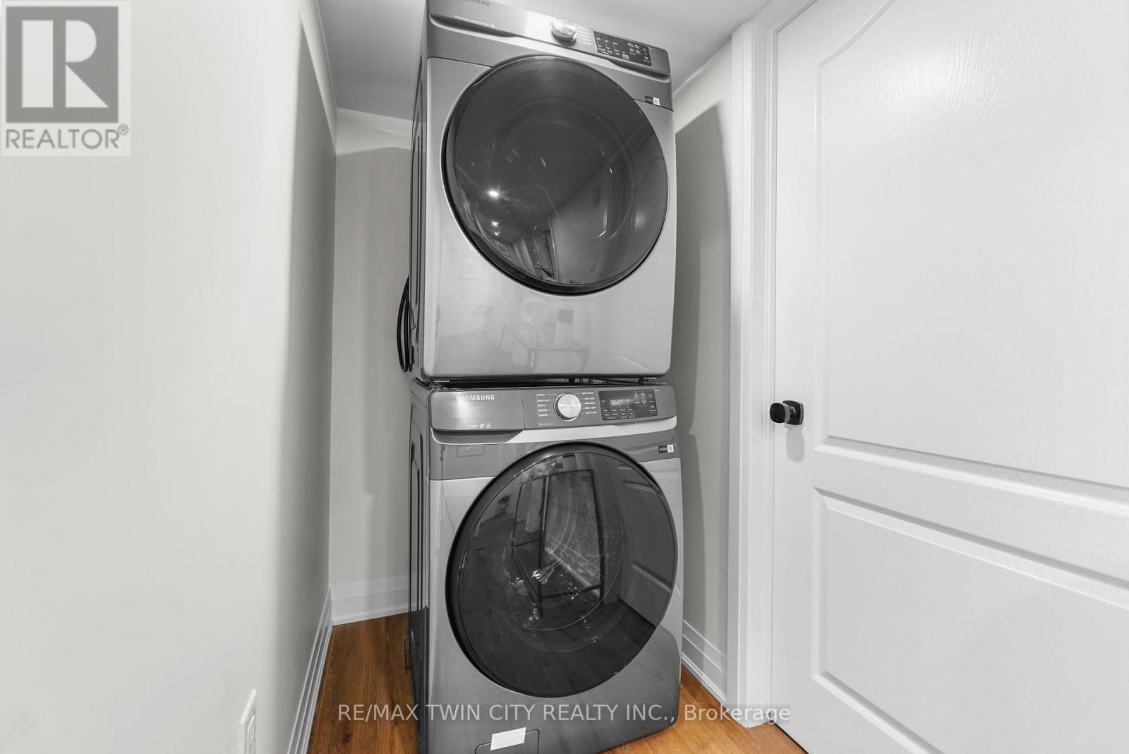 58 TUPPER CRESCENT - Image 41