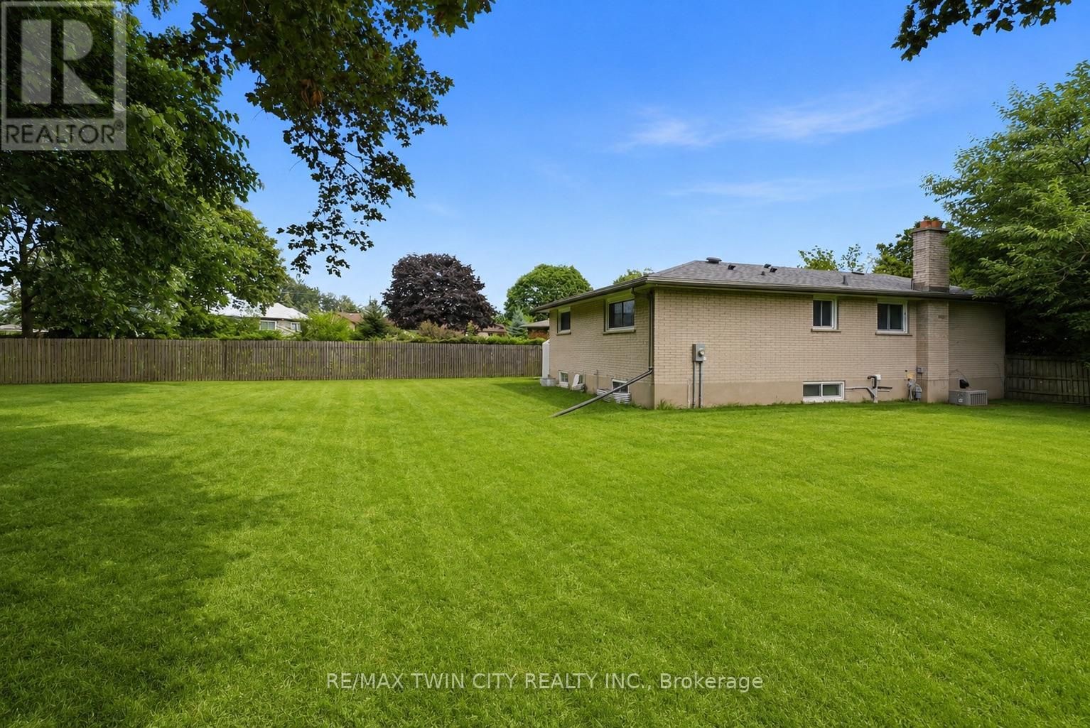 58 TUPPER CRESCENT - Image 44