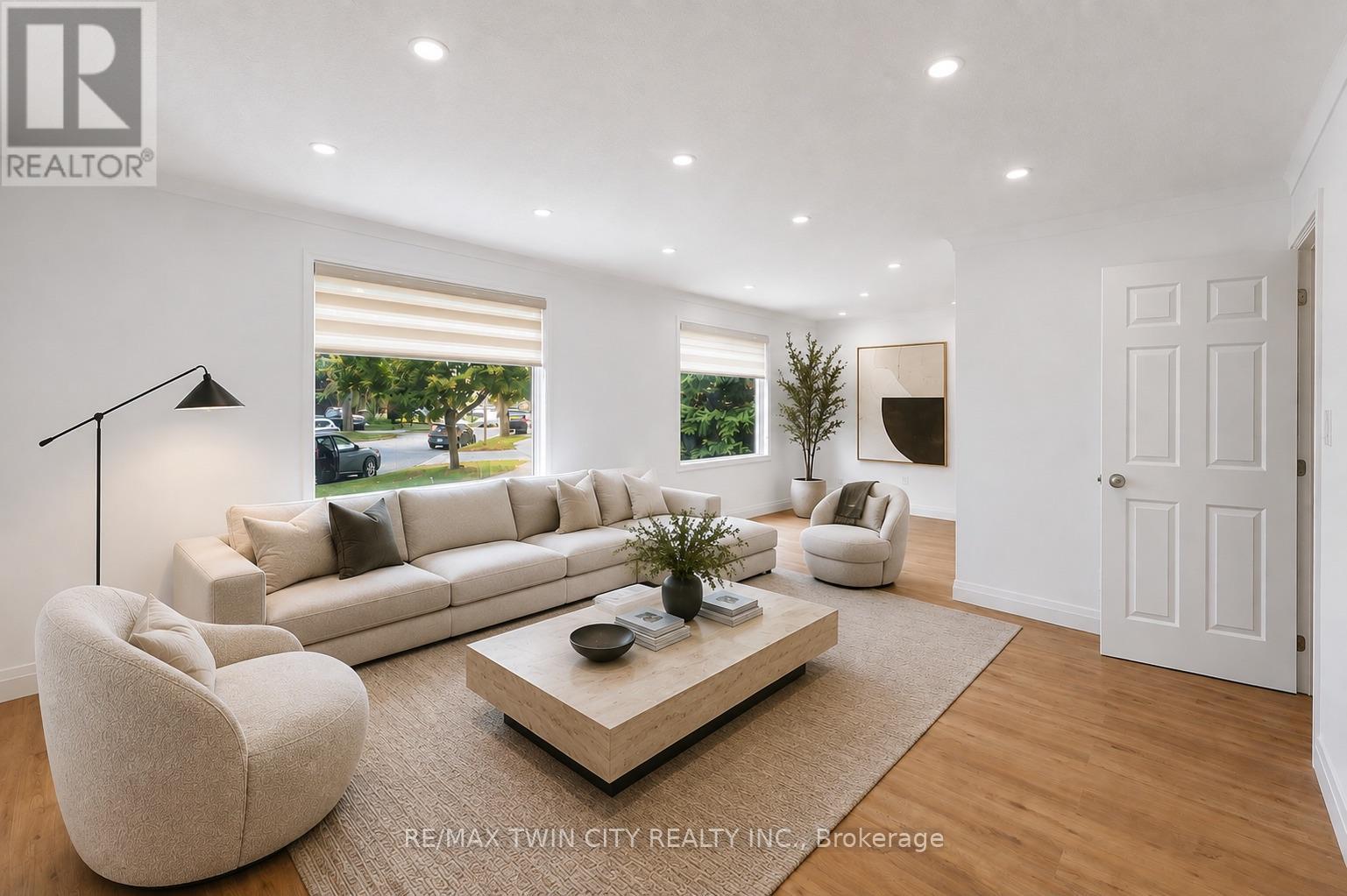 MAIN - 58 TUPPER CRESCENT — photo 2
