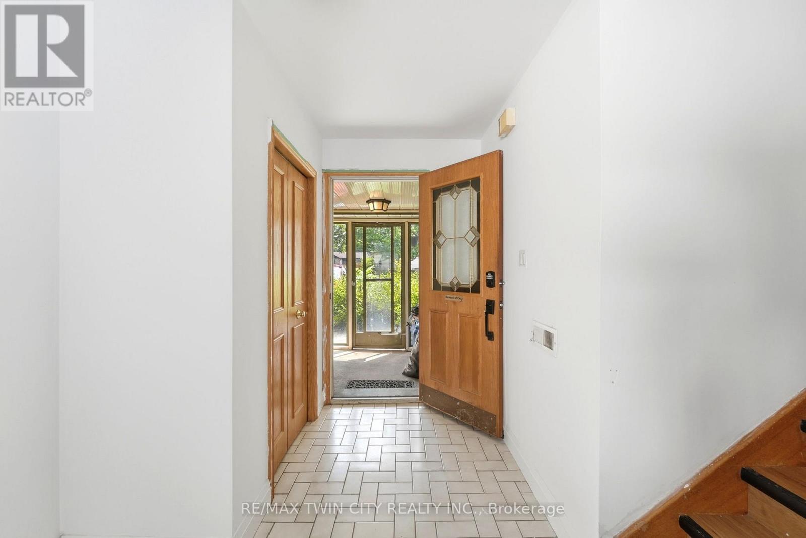 MAIN - 58 TUPPER CRESCENT — photo 3