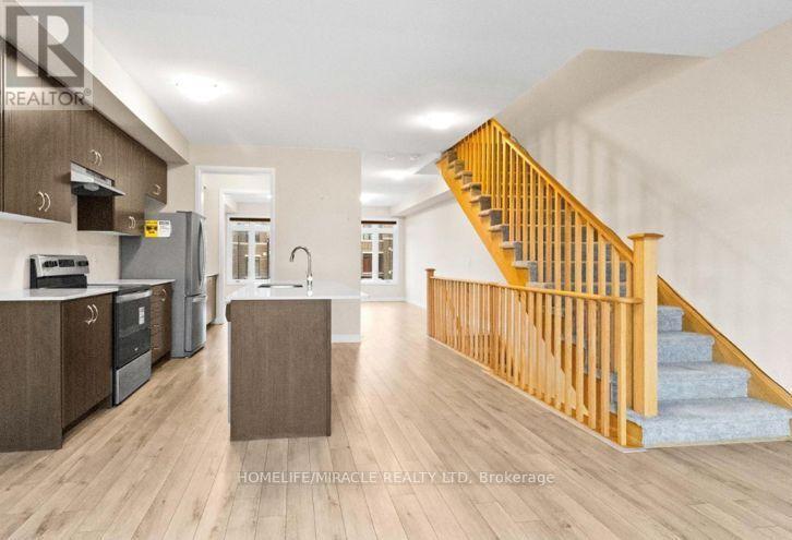 #109 585 COLBORNE STREET E - 12
