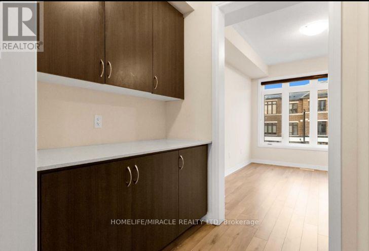 #109 585 COLBORNE STREET E - Image 15