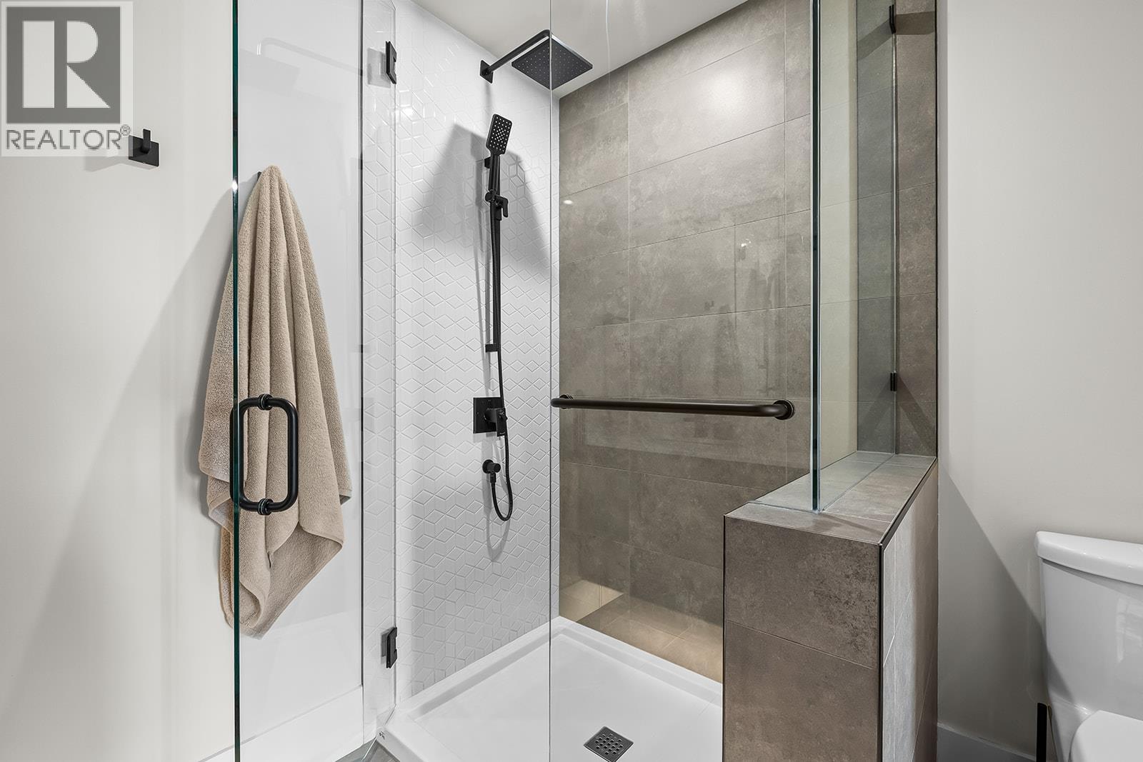#303 640 Wardlaw Avenue - Image 25