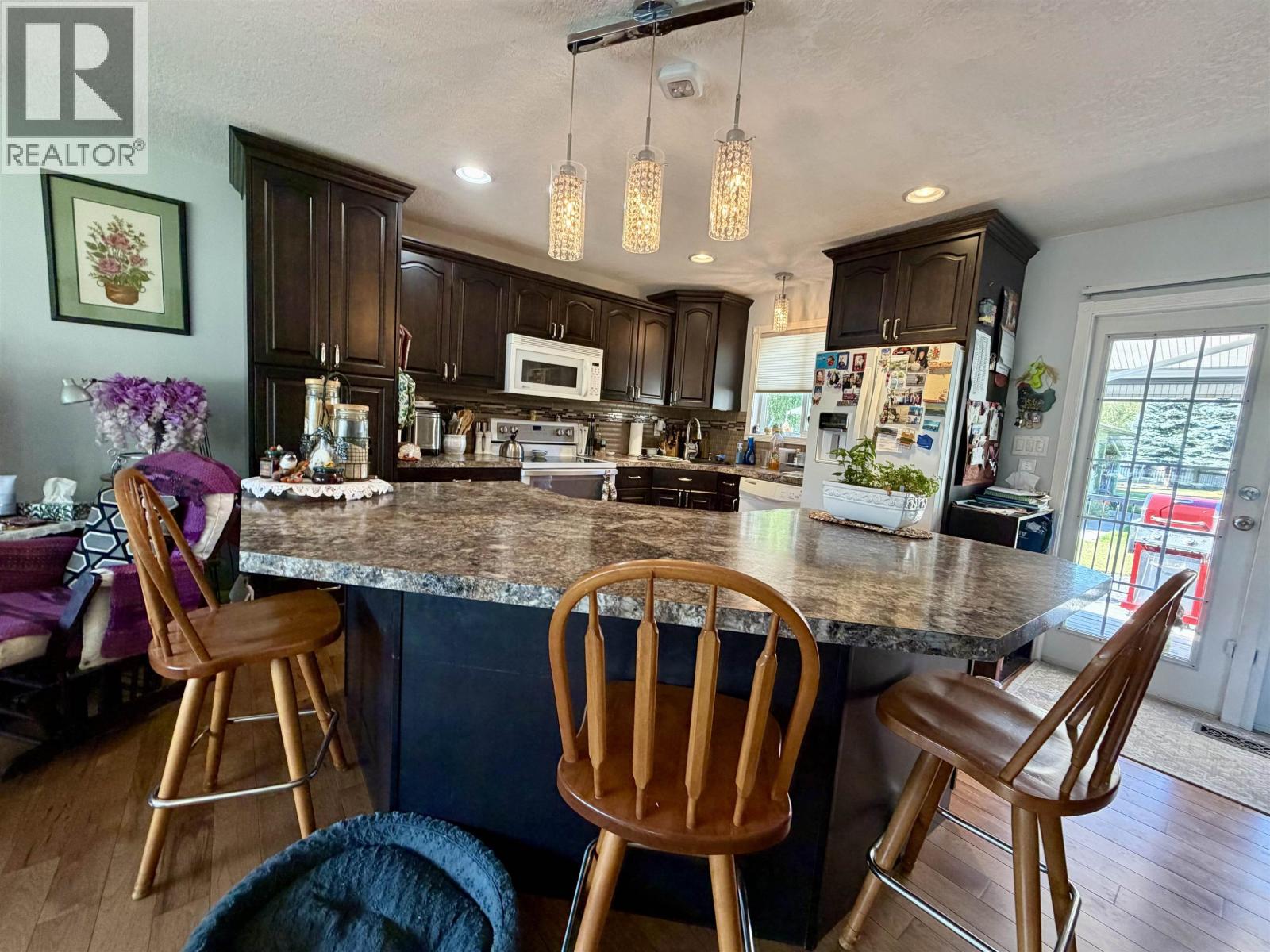 2926 MCGILL PLACE - 5