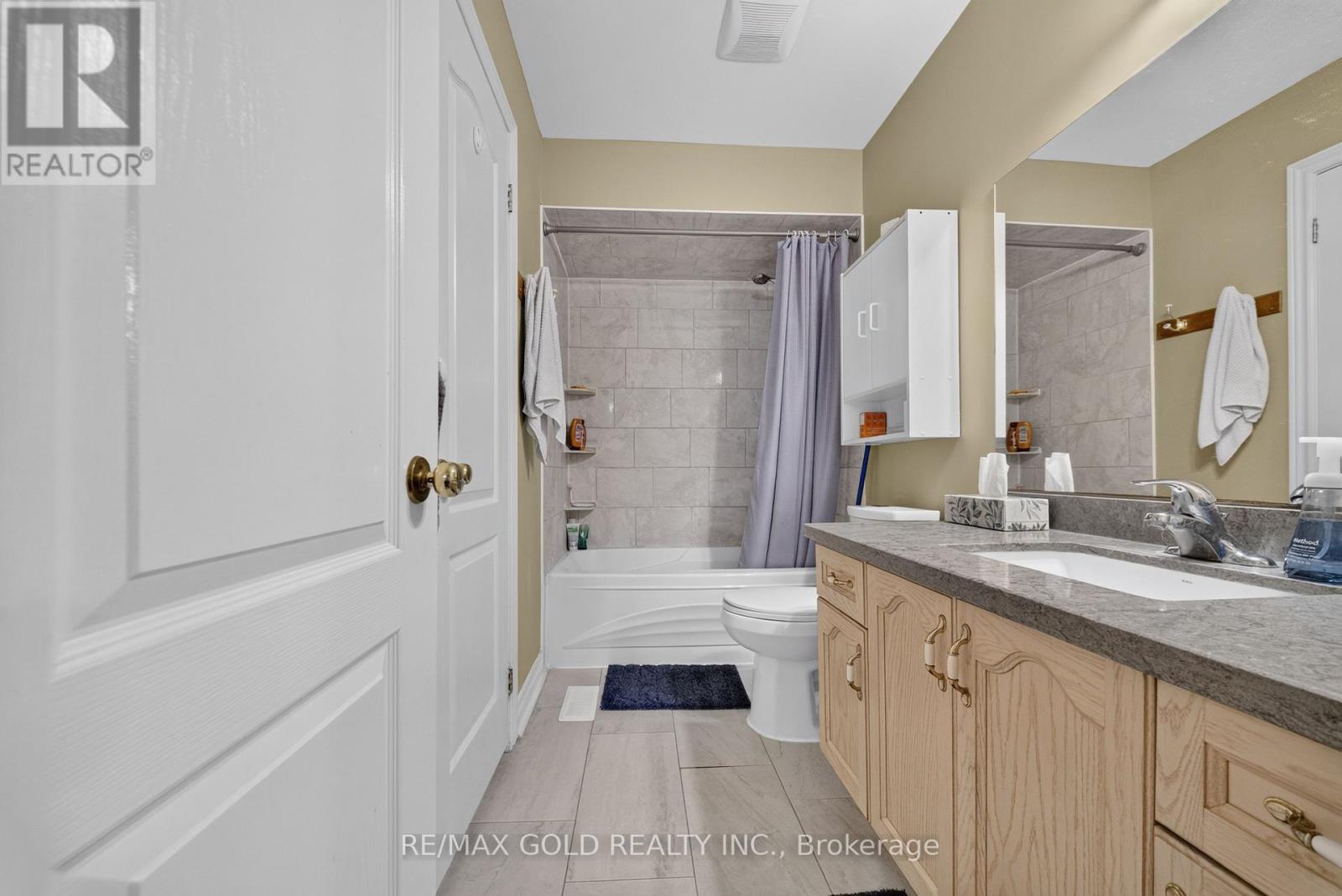 142 PRESSED BRICK DRIVE - 19