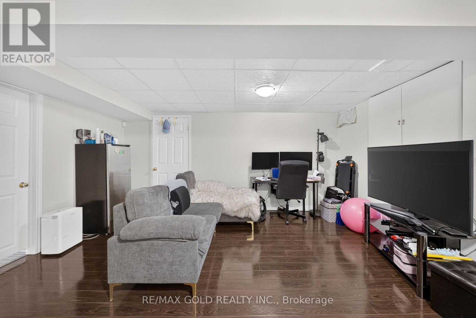 142 PRESSED BRICK DRIVE - Image 24