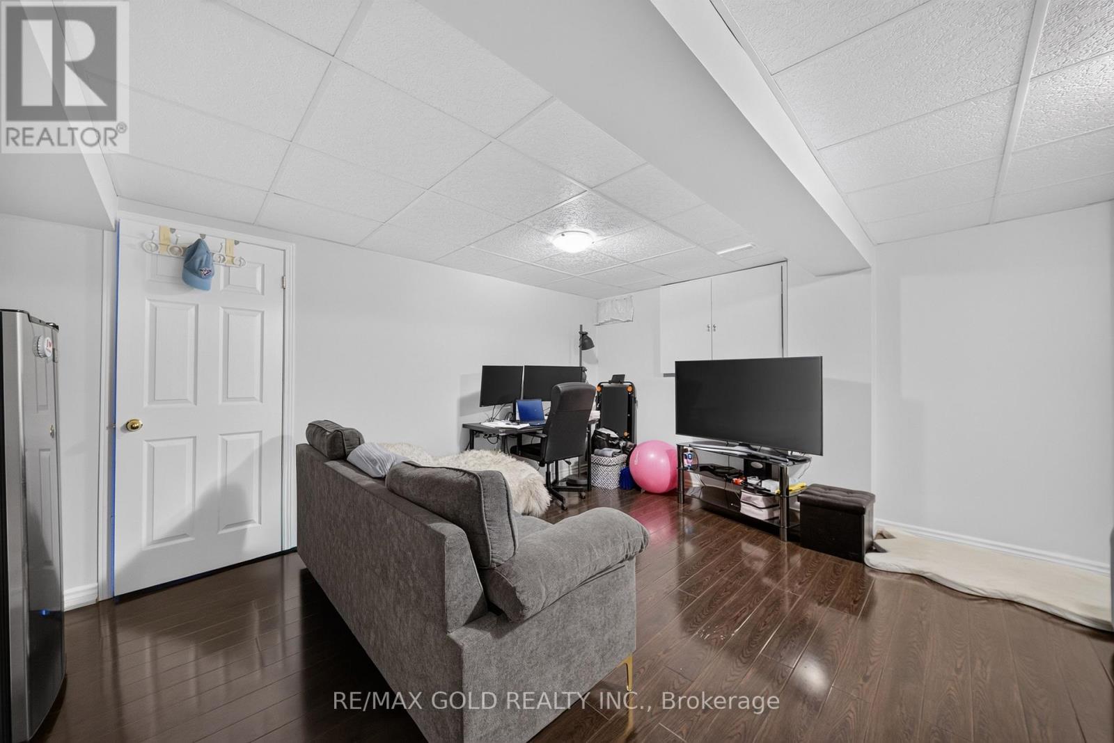 142 PRESSED BRICK DRIVE - Image 26