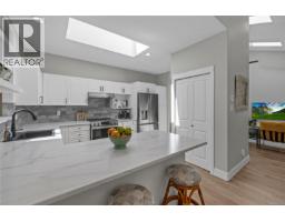 860 Lakes Blvd, French Creek, BC V9P2P8 Photo 17