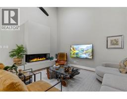 860 Lakes Blvd, French Creek, BC V9P2P8 Photo 13