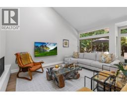 860 Lakes Blvd, French Creek, BC V9P2P8 Photo 32