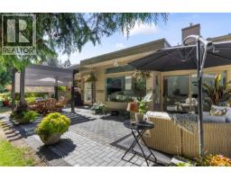 860 Lakes Blvd, French Creek, BC V9P2P8 Photo 46