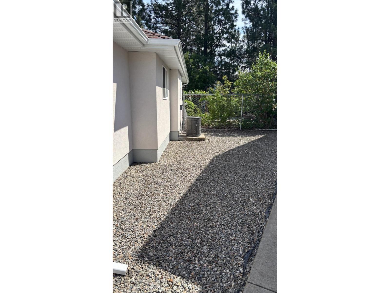 2230 Selkirk Place - 23