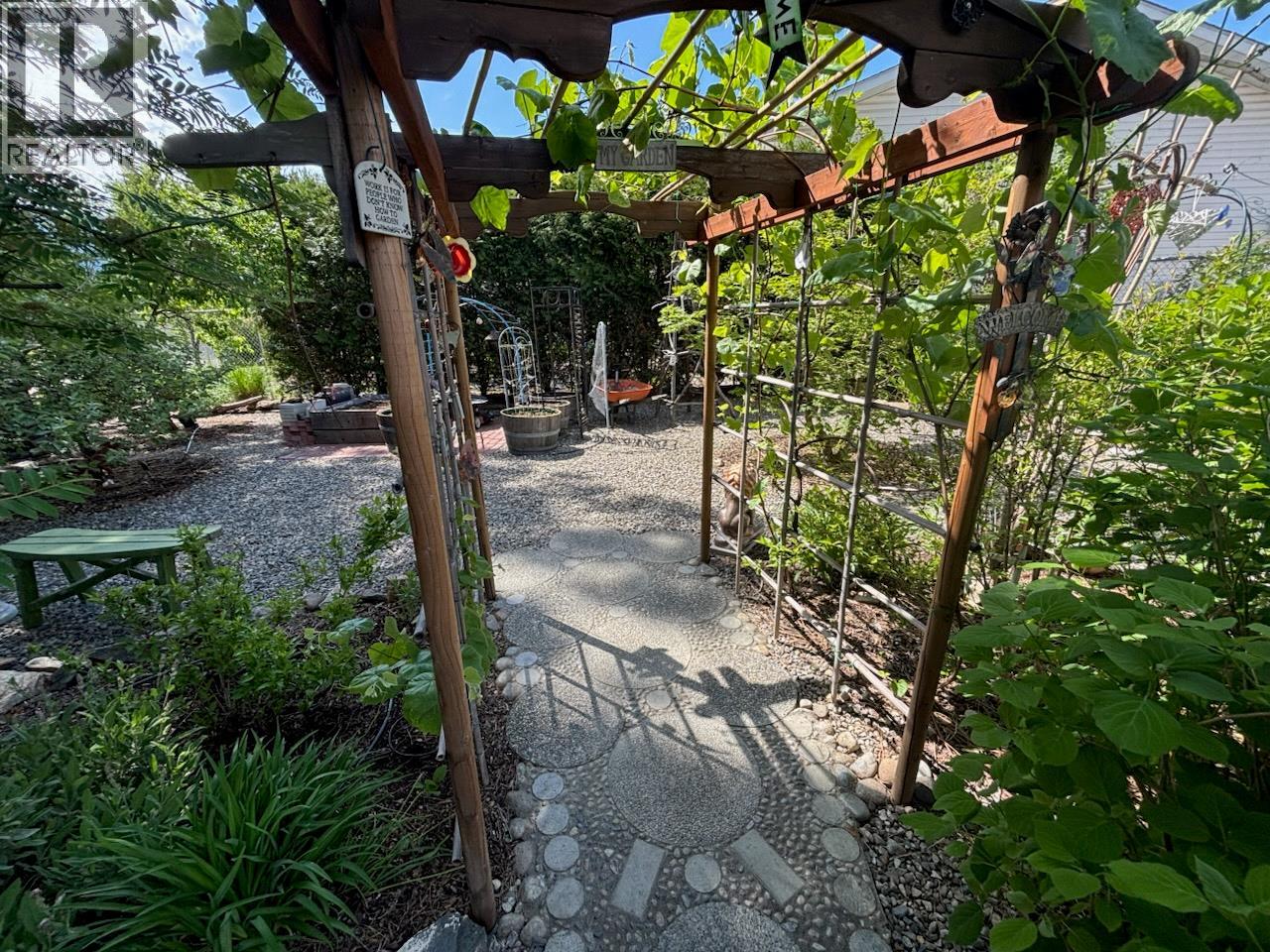 2230 Selkirk Place - 16