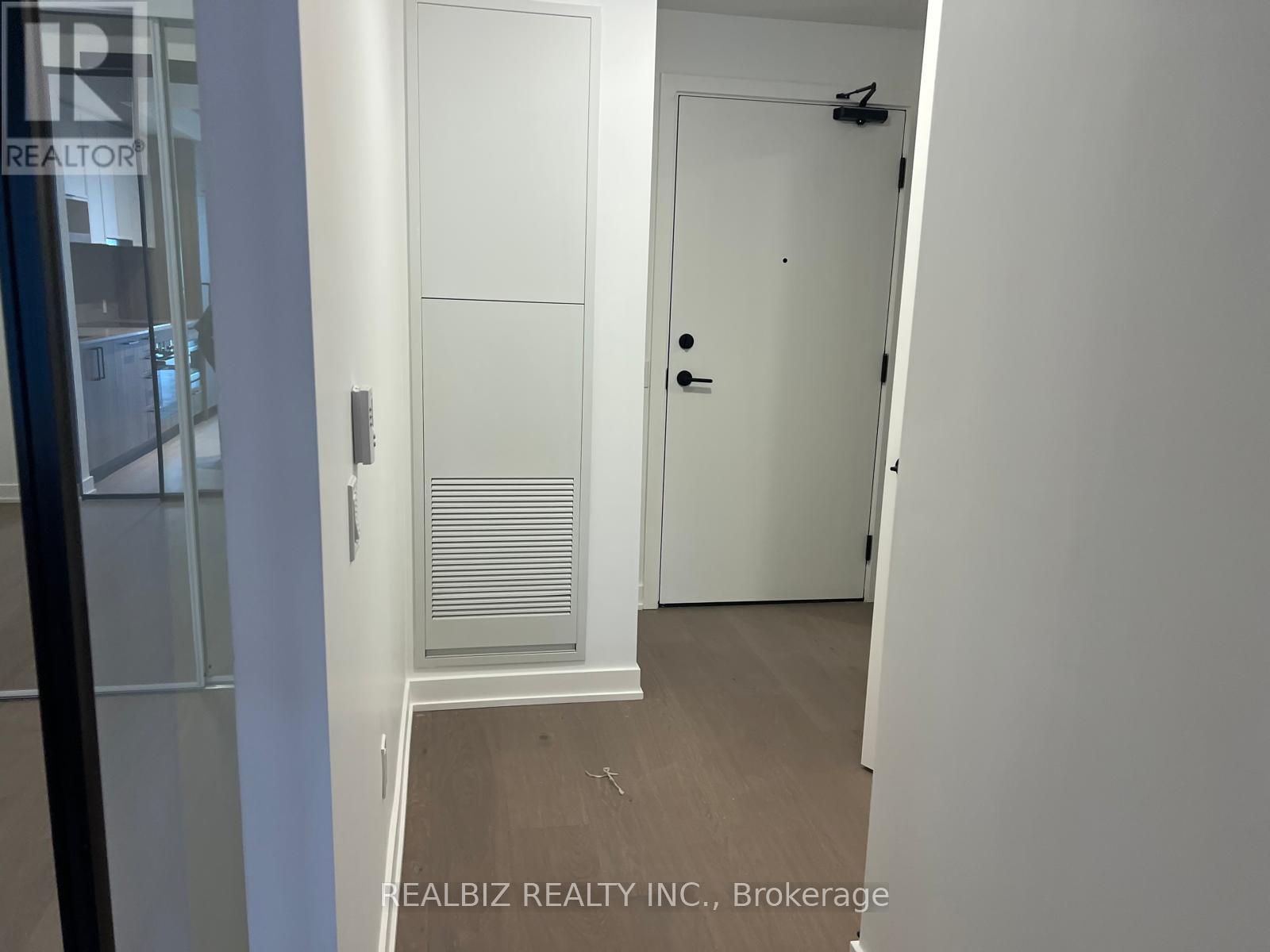 #823 91 MONTCLAIR AVENUE - 16
