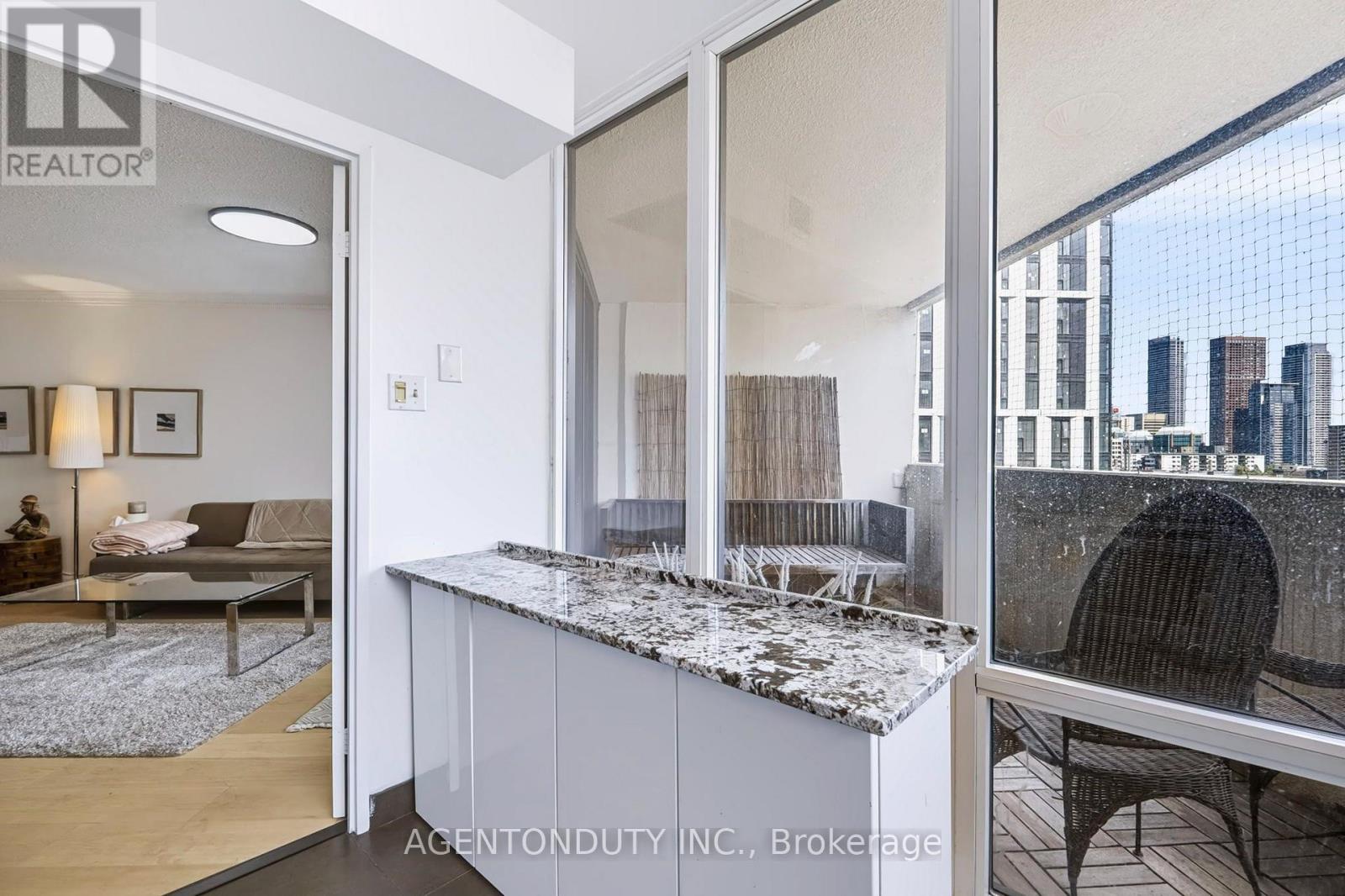 #1602 25 MAITLAND STREET - 15