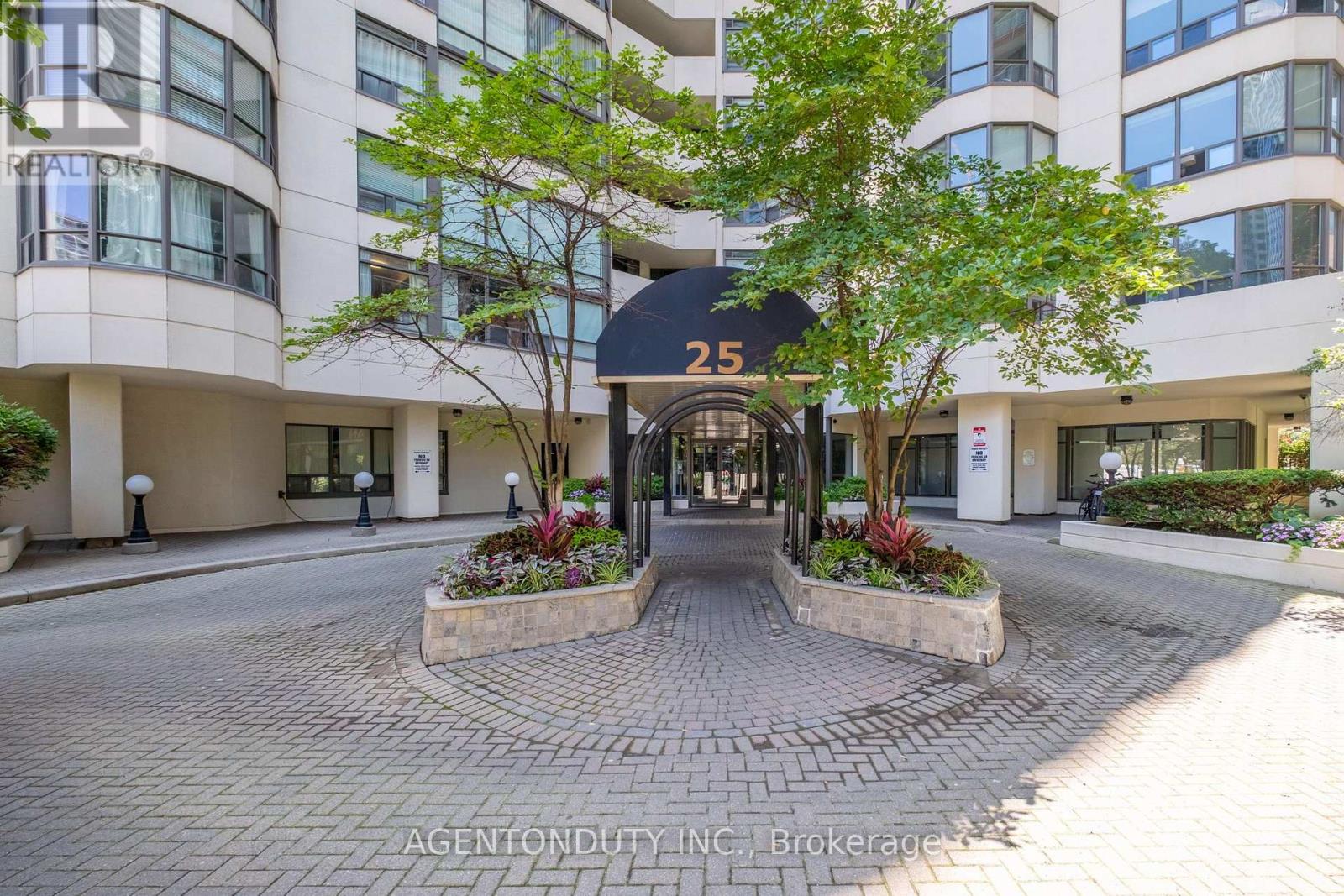 #1602 25 MAITLAND STREET - 3