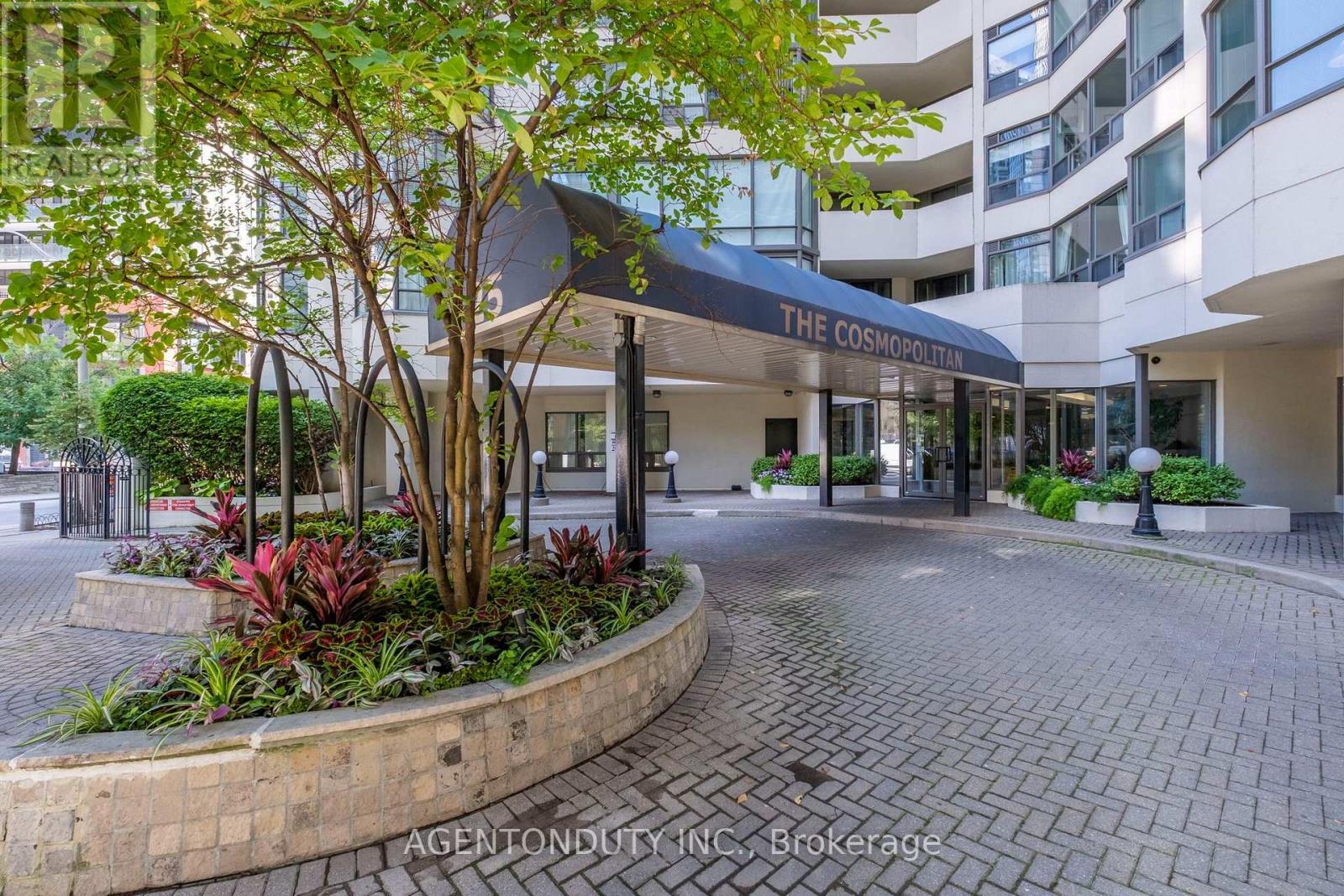 #1602 25 MAITLAND STREET - 4