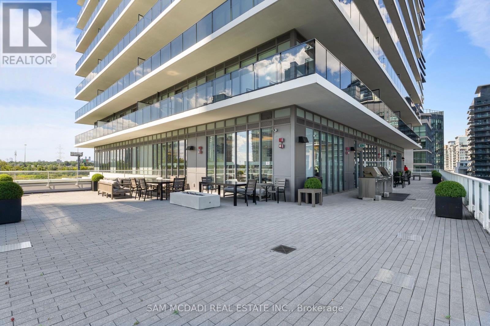 #414 70 ANNIE CRAIG DRIVE - 23