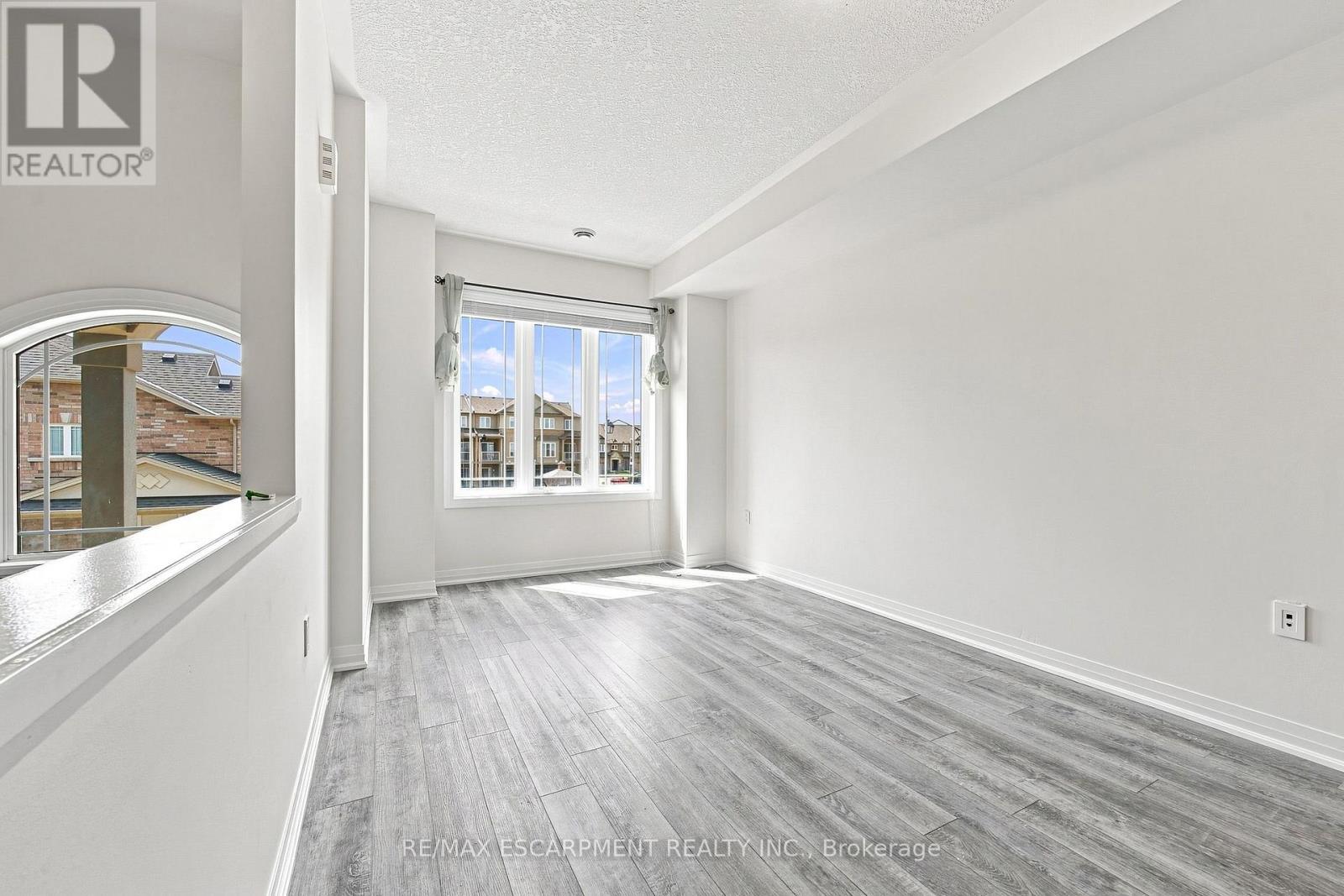 94 LAGUNA VILLAGE CRESCENT - 3
