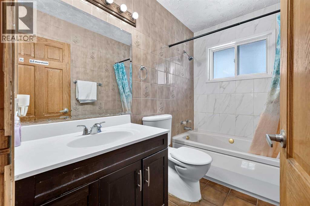 2018 Cottonwood Crescent SE - 22