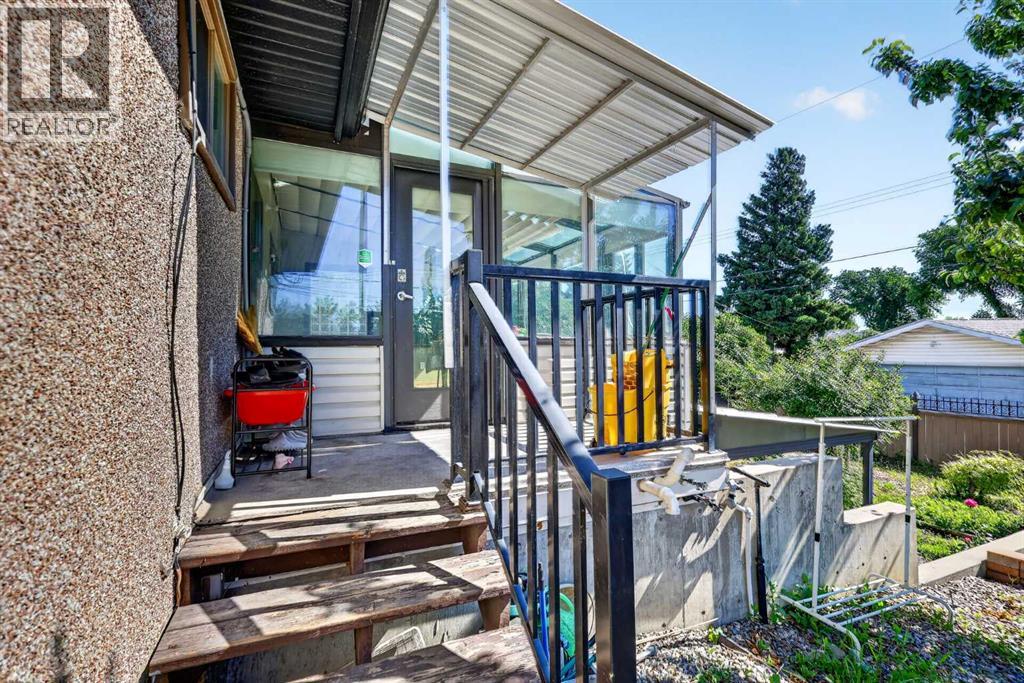 2018 Cottonwood Crescent SE - Image 32