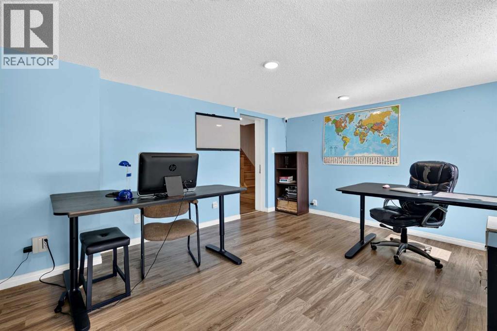 2018 Cottonwood Crescent SE - 17