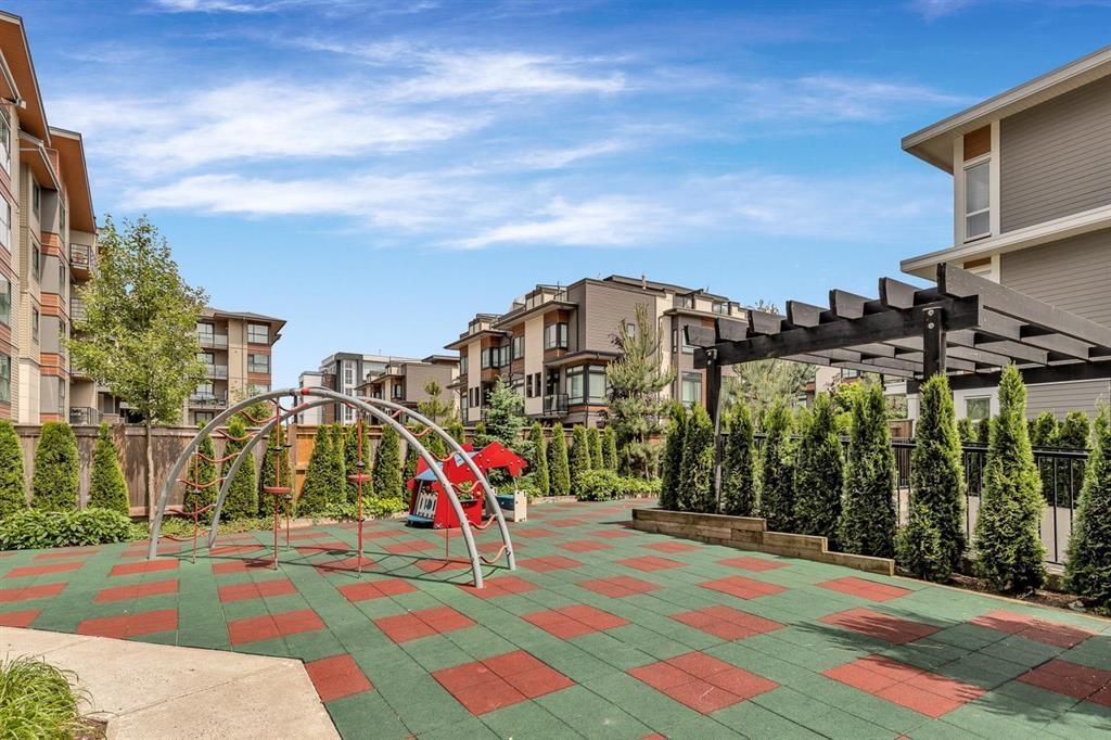 301 20829 77A AVENUE, Langley
