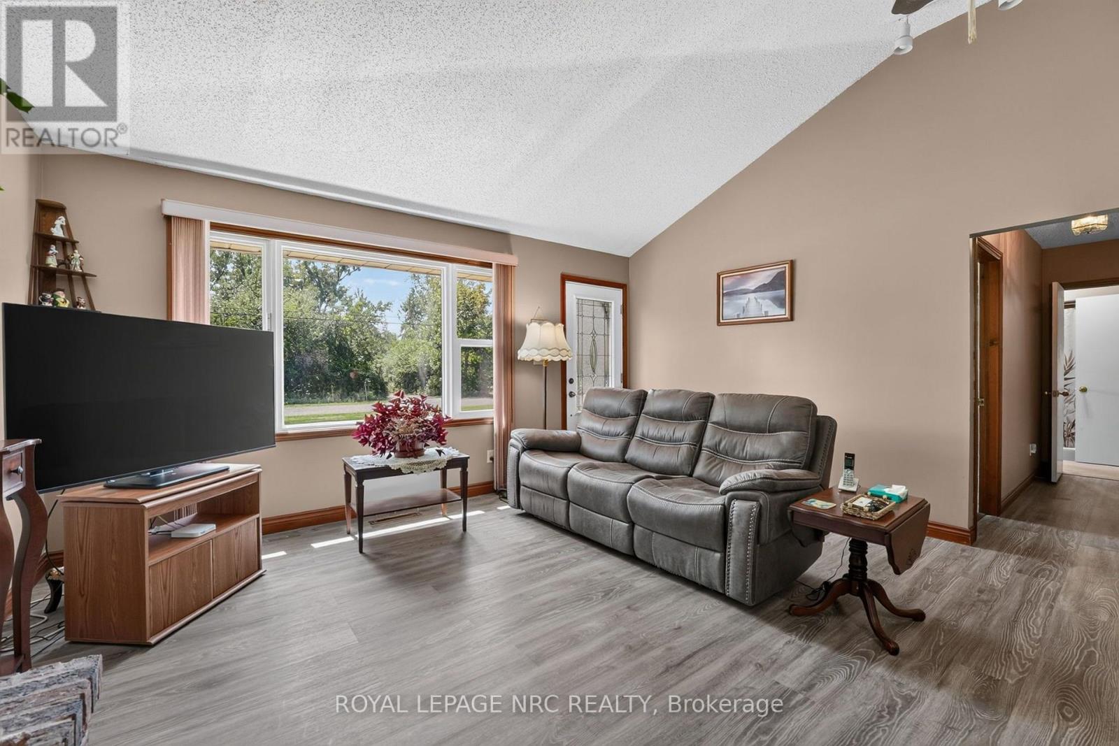 930 EDGEMERE ROAD - 38
