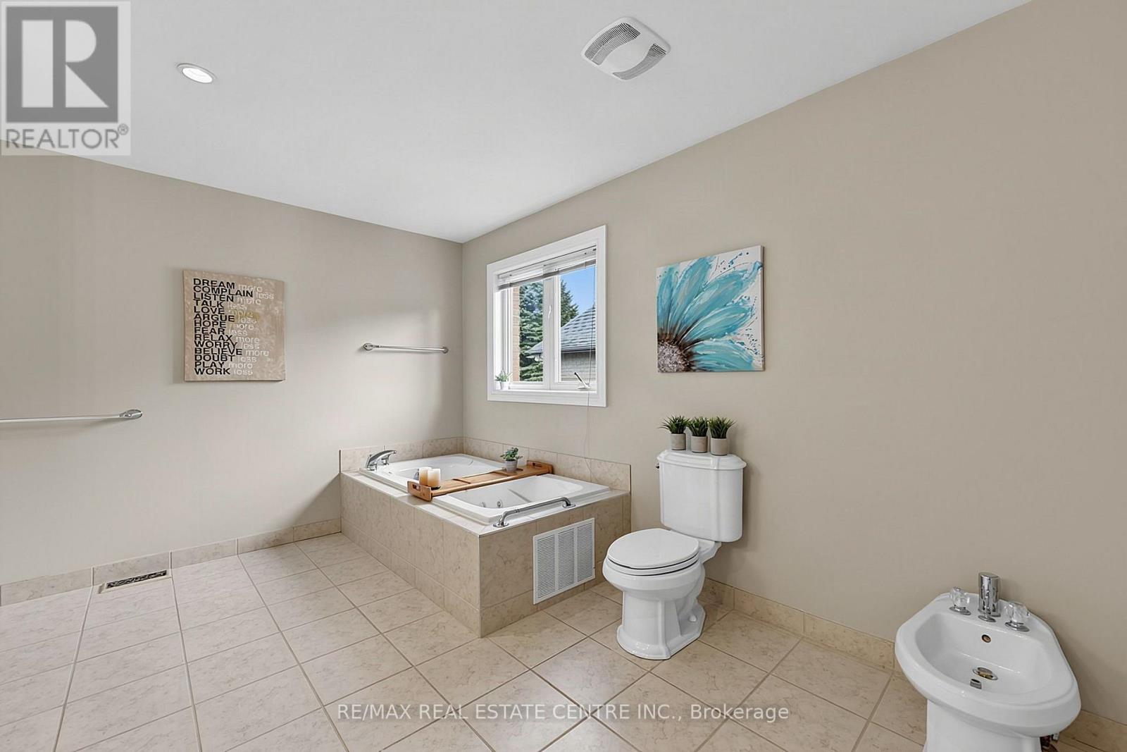 1603 WEDGEWOOD DRIVE - 22