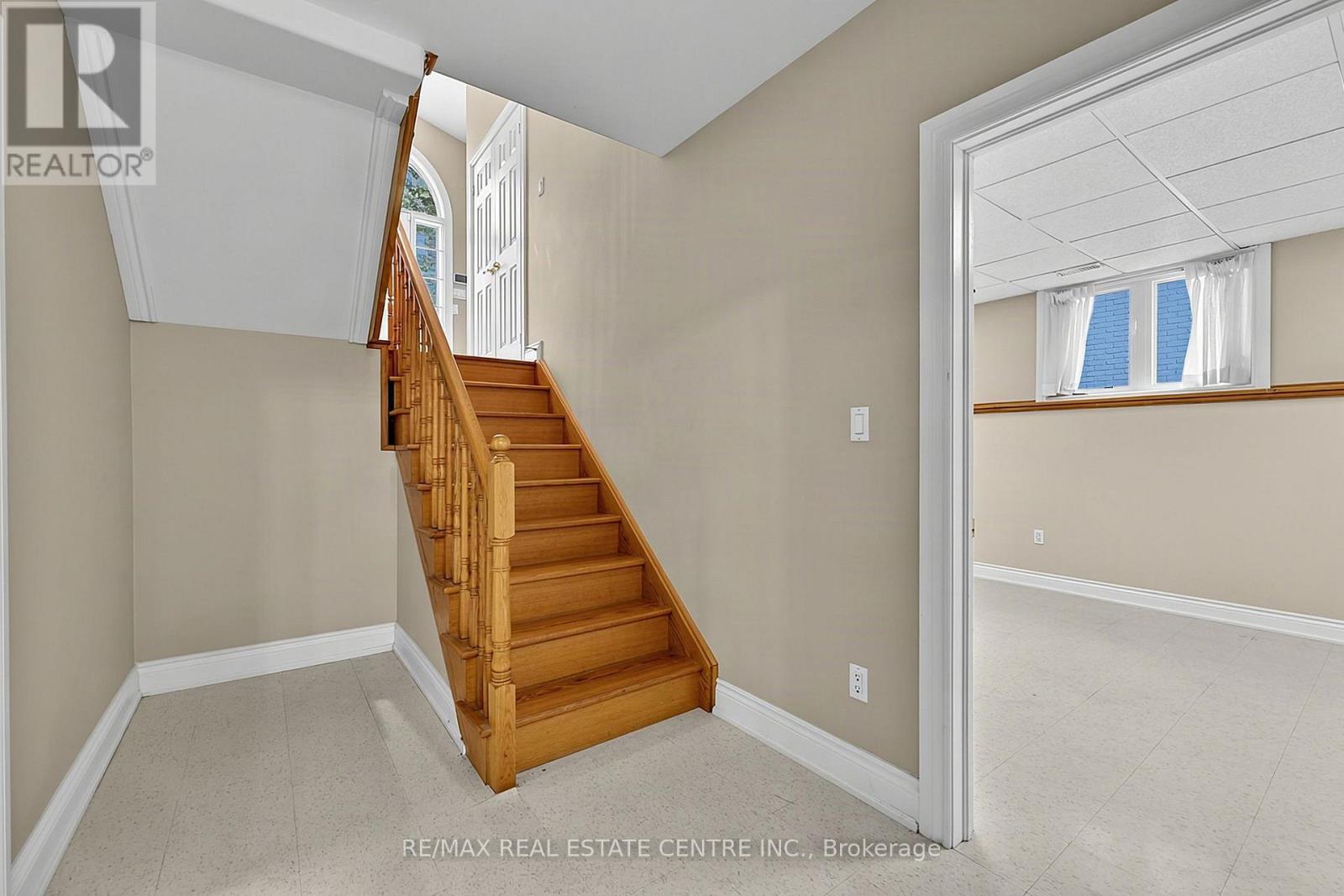 1603 WEDGEWOOD DRIVE - 33
