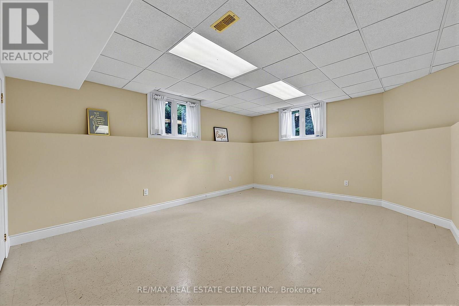 1603 WEDGEWOOD DRIVE - 36