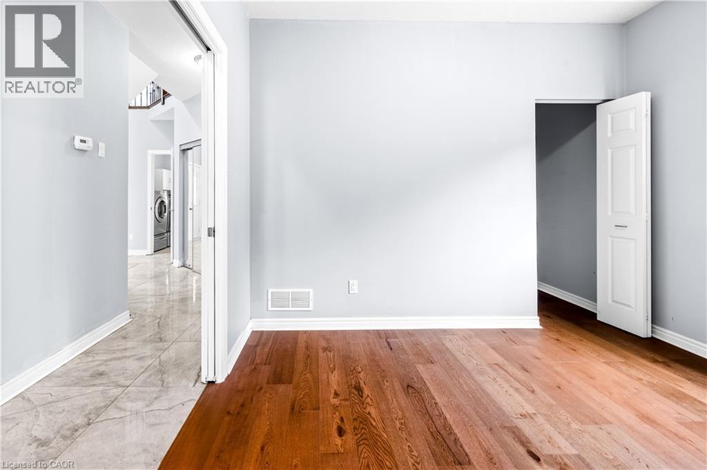 4 CLAIRFIELDS Drive W - 12