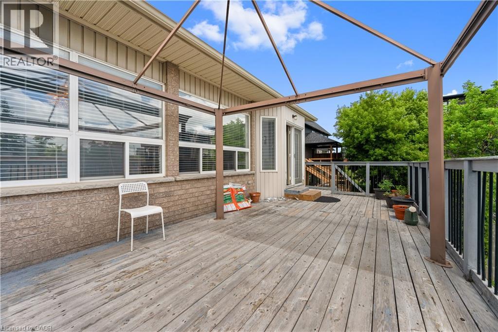 4 CLAIRFIELDS Drive W - 25