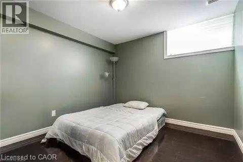 4 CLAIRFIELDS Drive W - 45