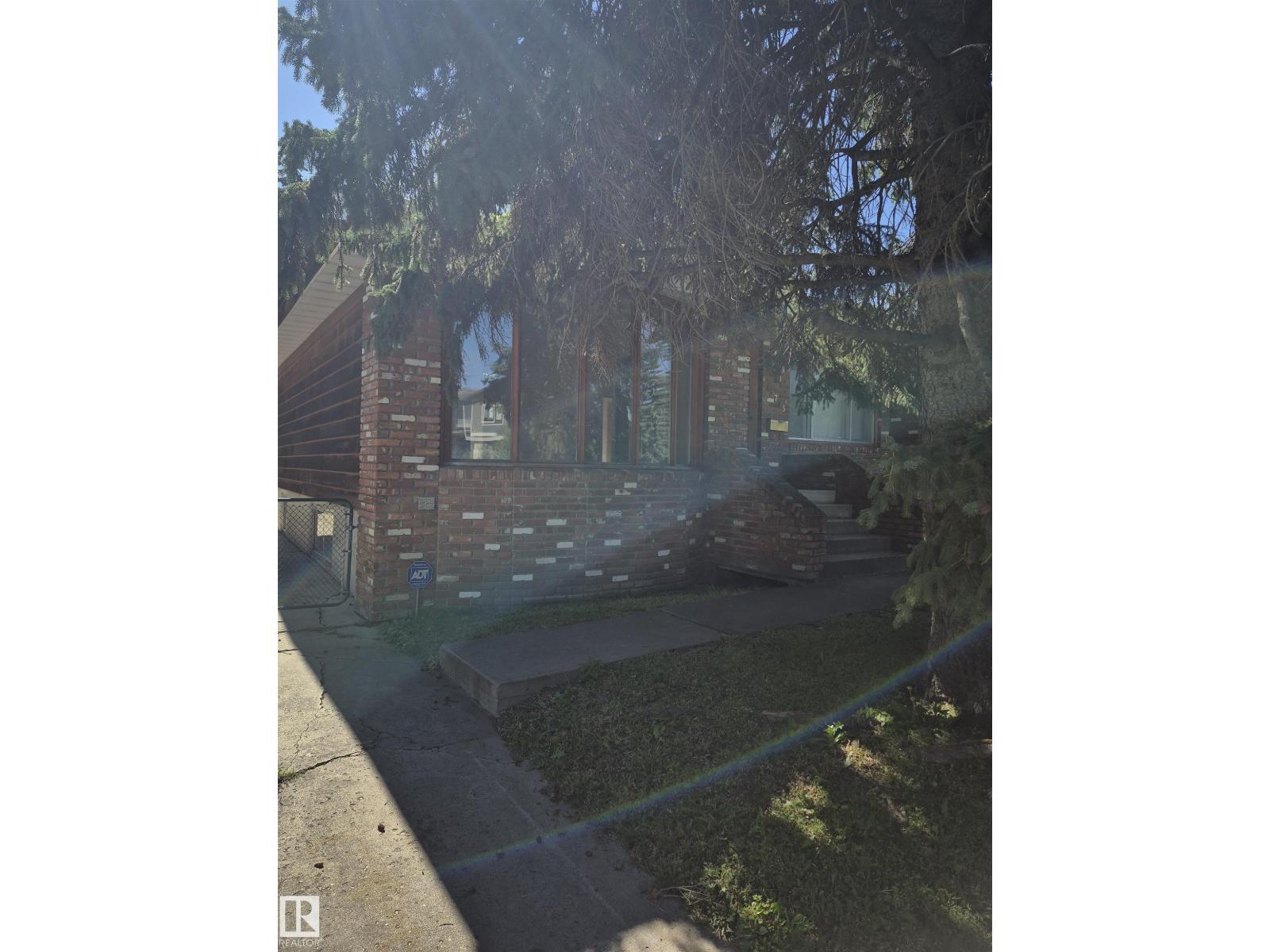 11715 83 Av NW photo 3 — MLS® E4500795