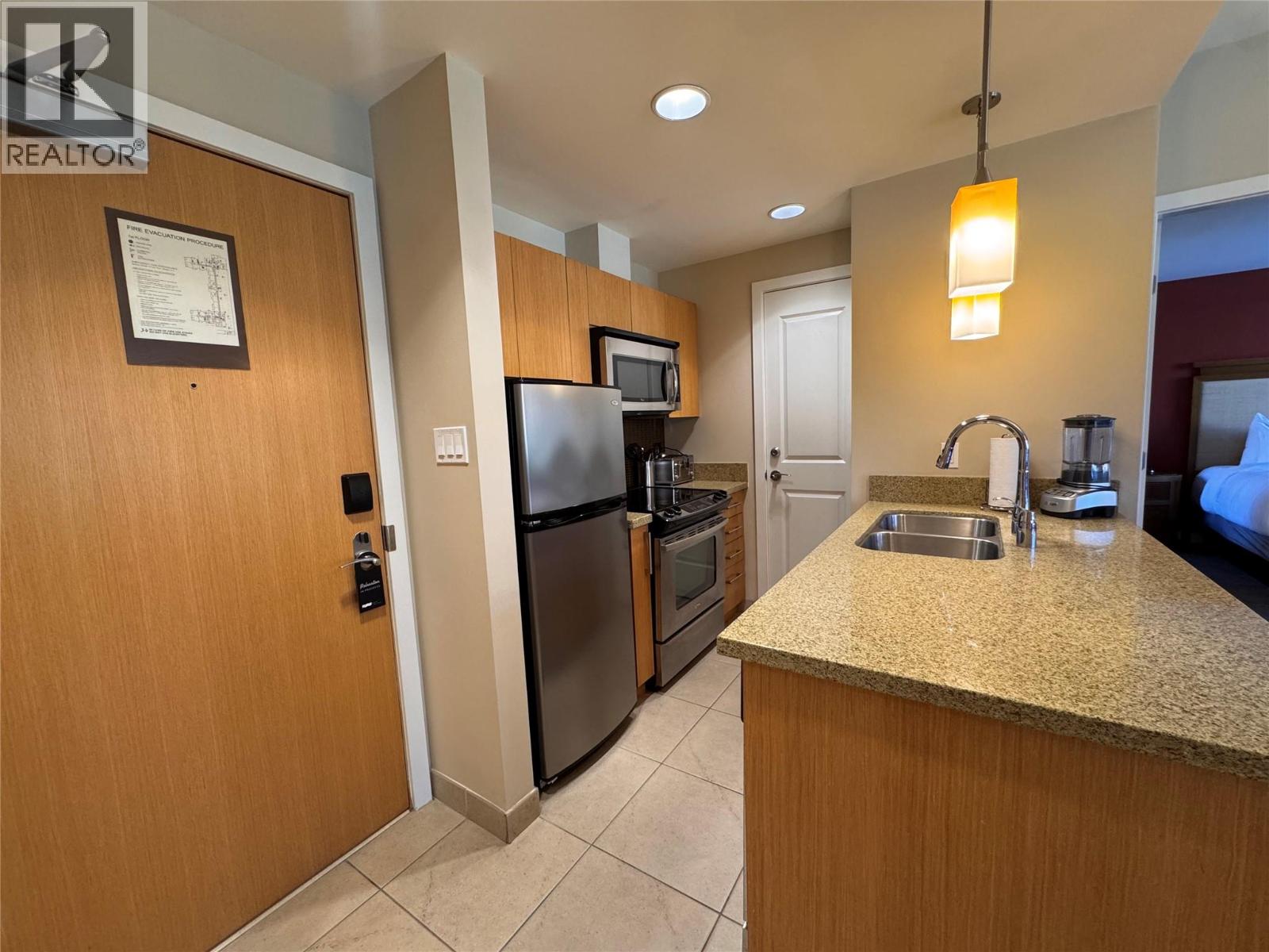 #113 15 Park Place - Image 8