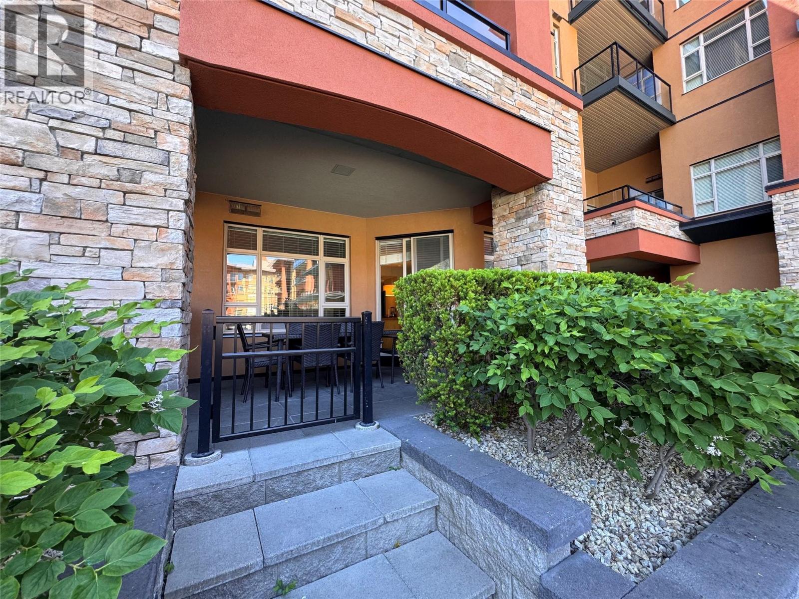 #113 15 Park Place - Image 24
