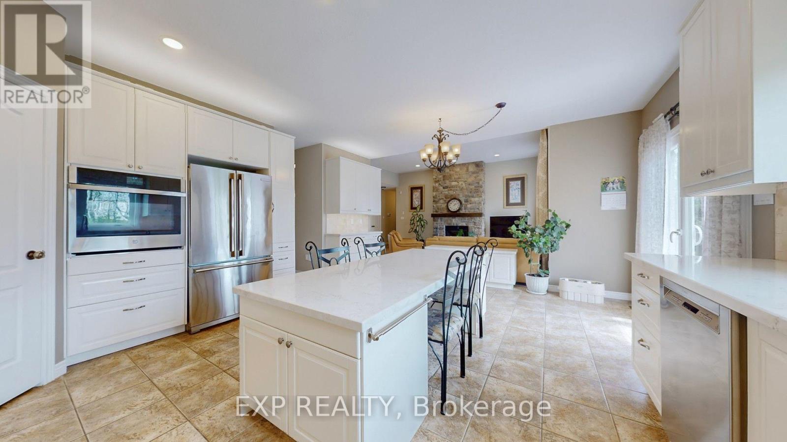 42 SOMERVILLE CRESCENT - 16