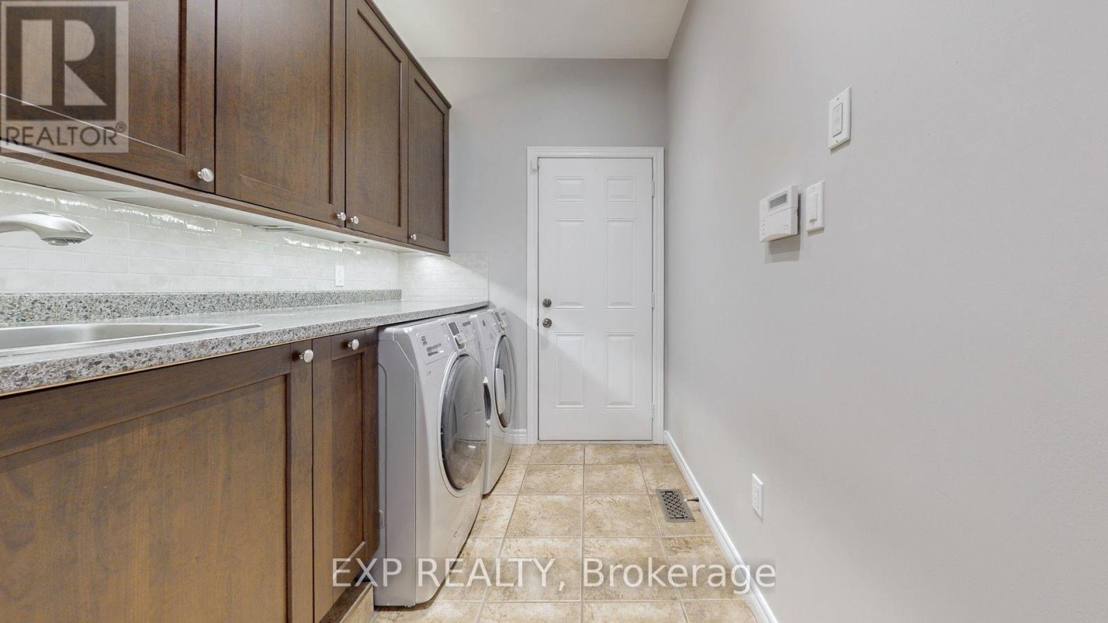 42 SOMERVILLE CRESCENT - Image 26