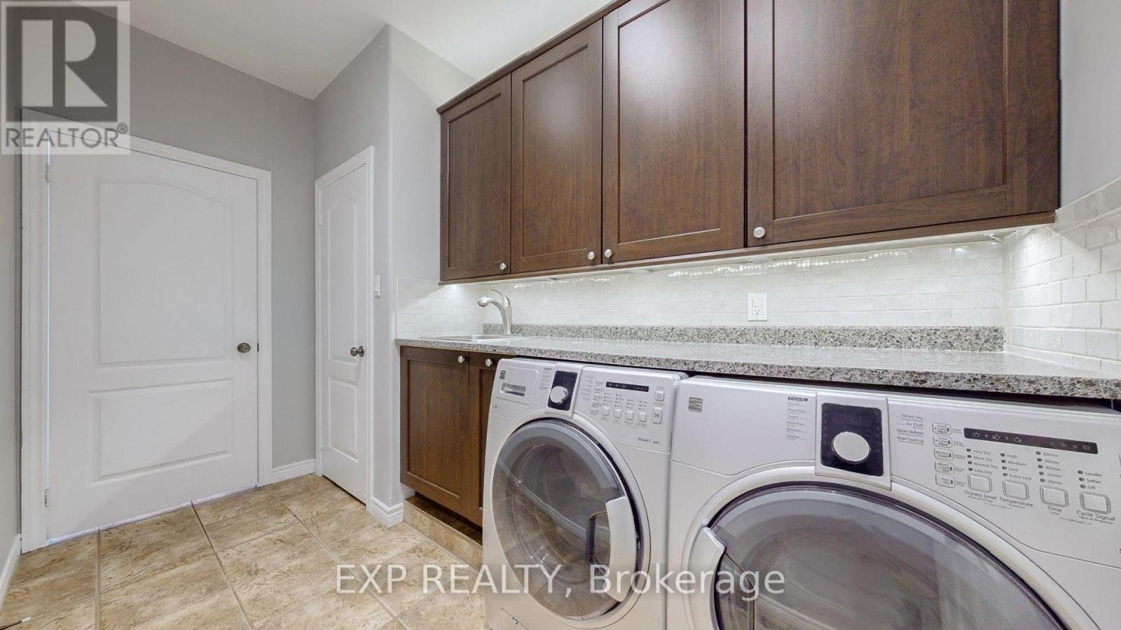 42 SOMERVILLE CRESCENT - 27