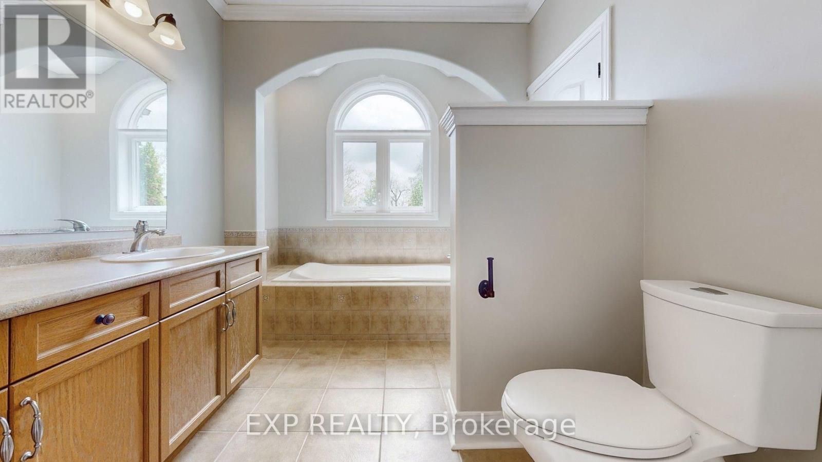 42 SOMERVILLE CRESCENT - Image 32