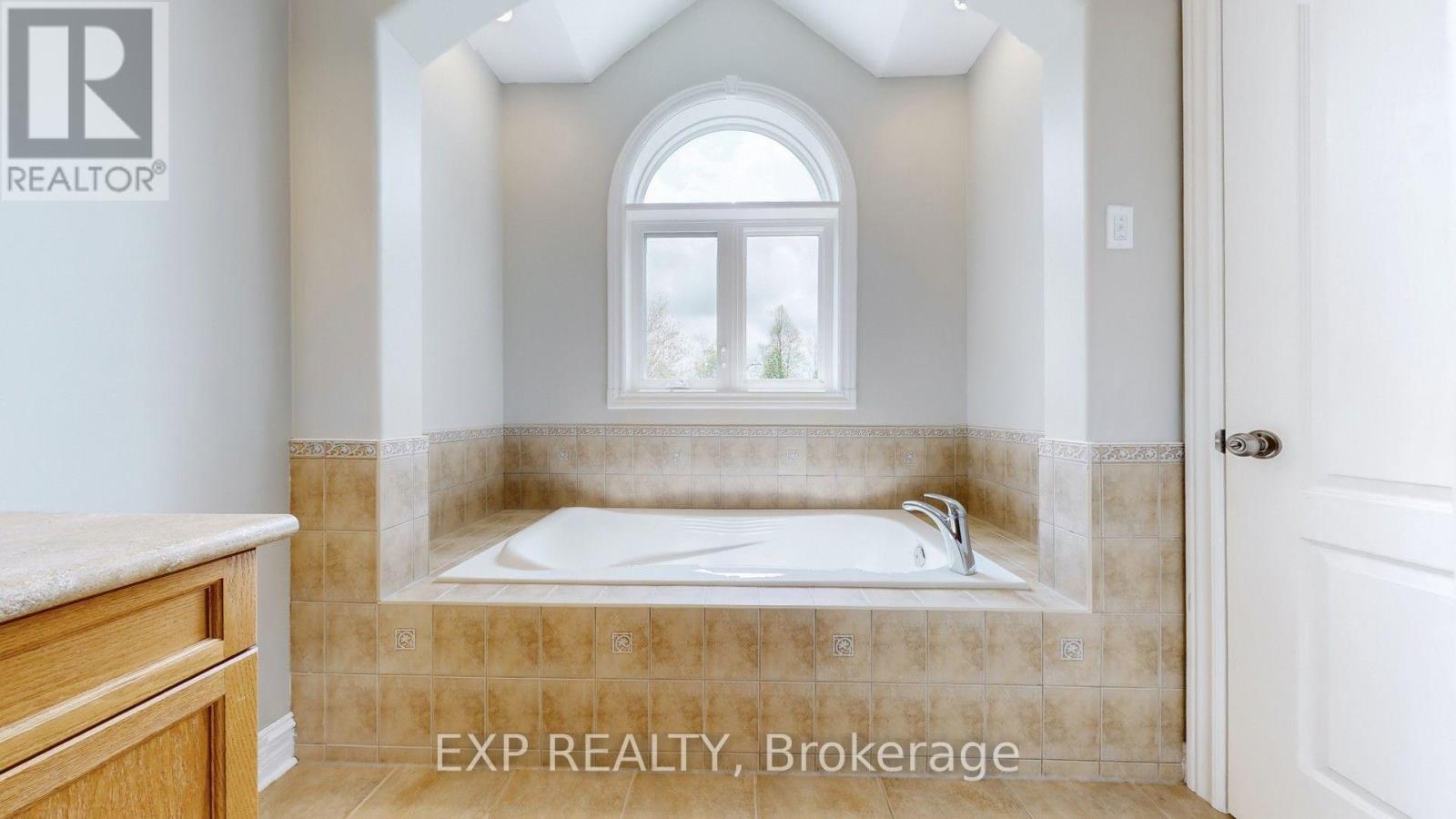 42 SOMERVILLE CRESCENT - 34