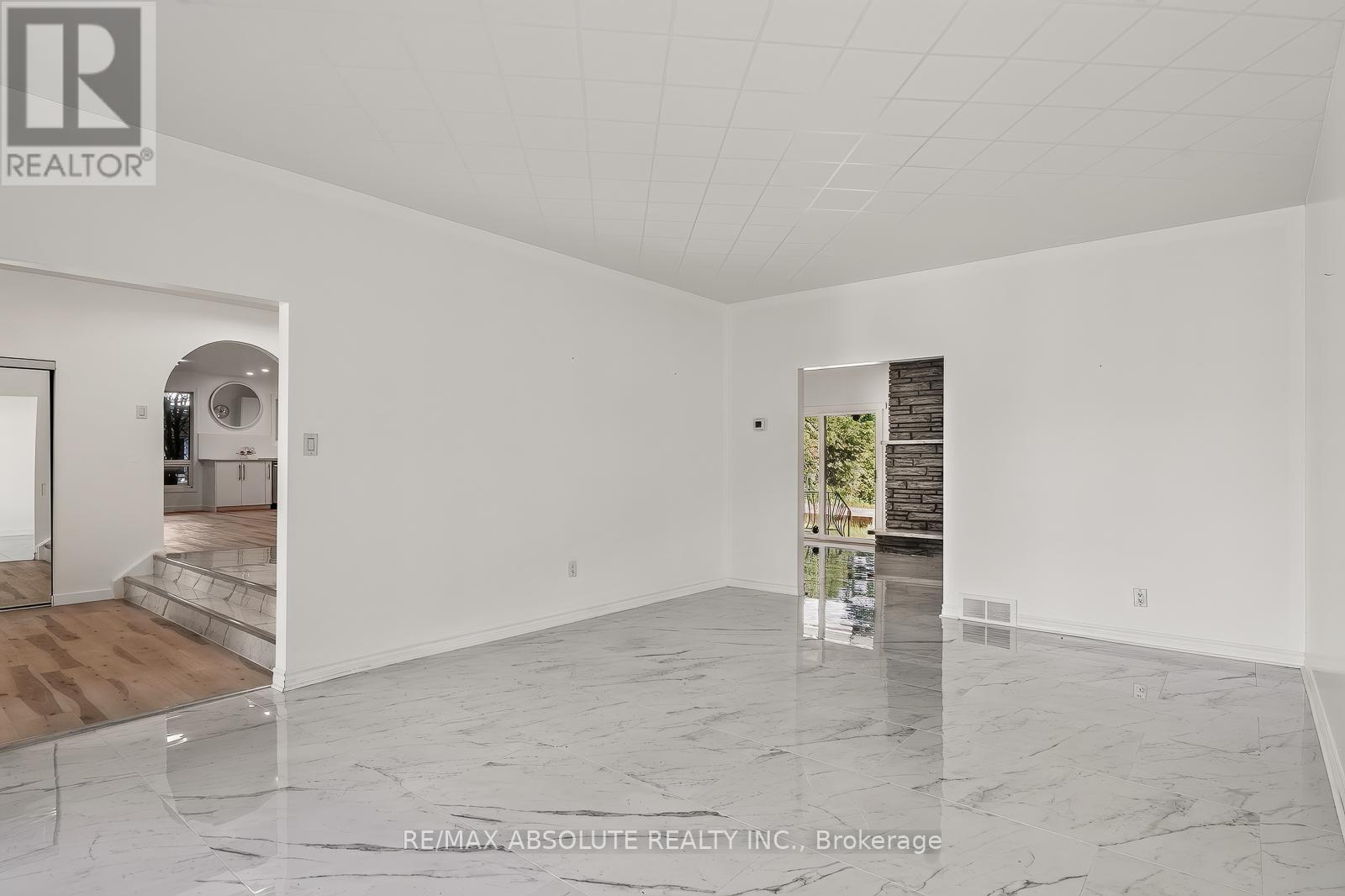 1444 NORMANDY CRESCENT - 21