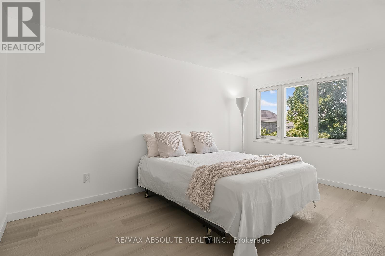 1444 NORMANDY CRESCENT - 35