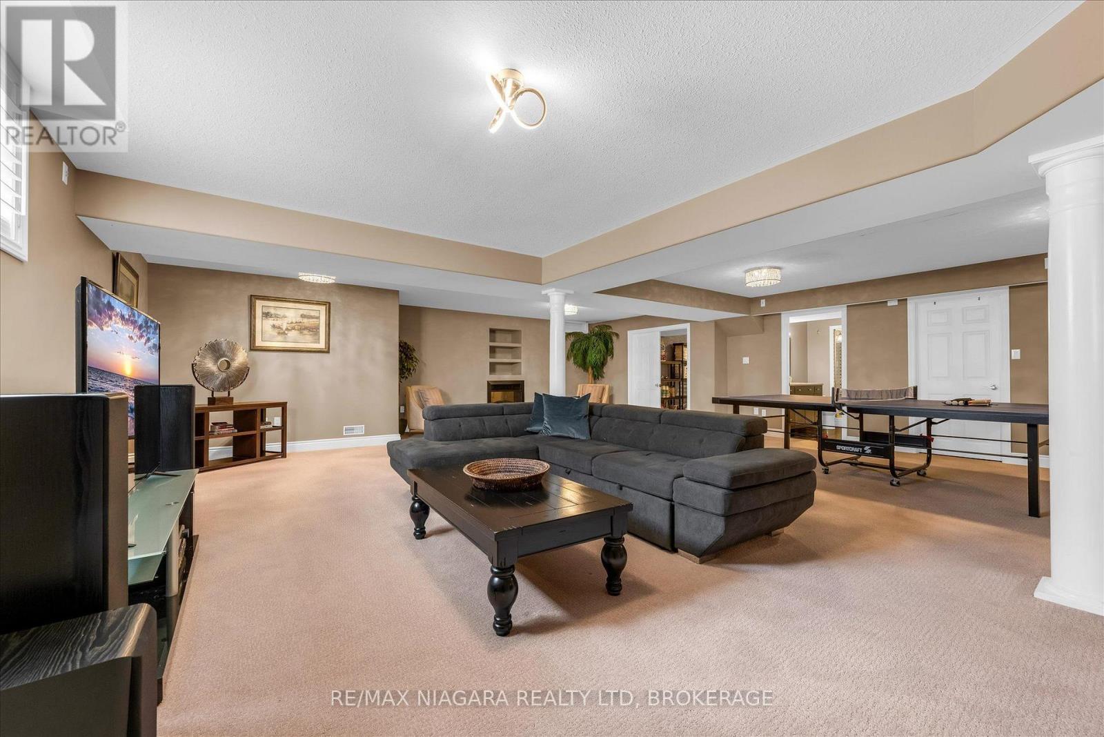 404 WRIGHT CRESCENT - 21