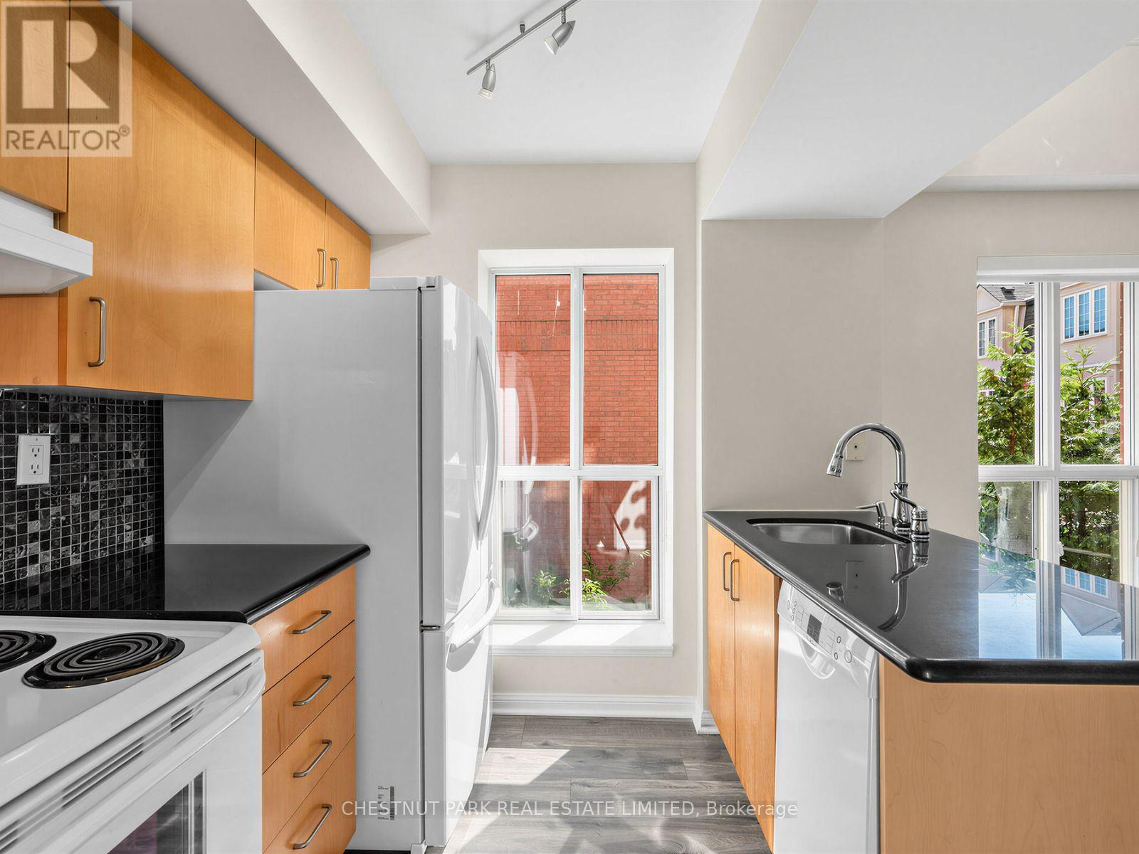 #246 139 MERTON STREET - 11