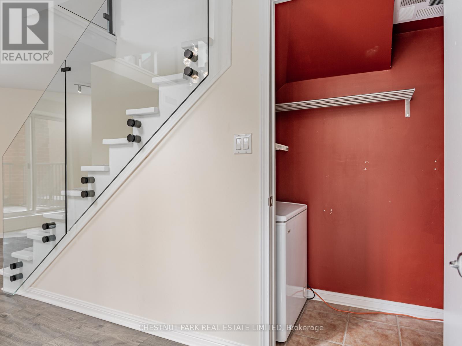 #246 139 MERTON STREET - 16
